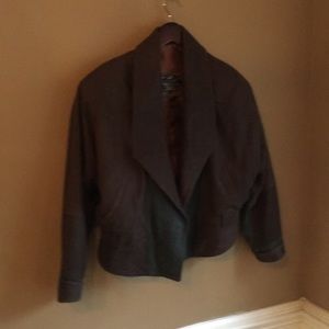 Leather women’s  medium jacket cropped . Uruguay